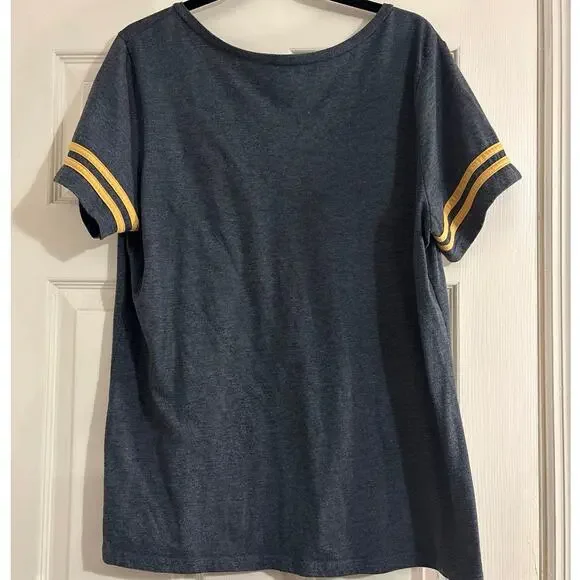 Iowa Hawkeyes Women’s V-Neck T Shirt, Size XL - Picture 5 of 5